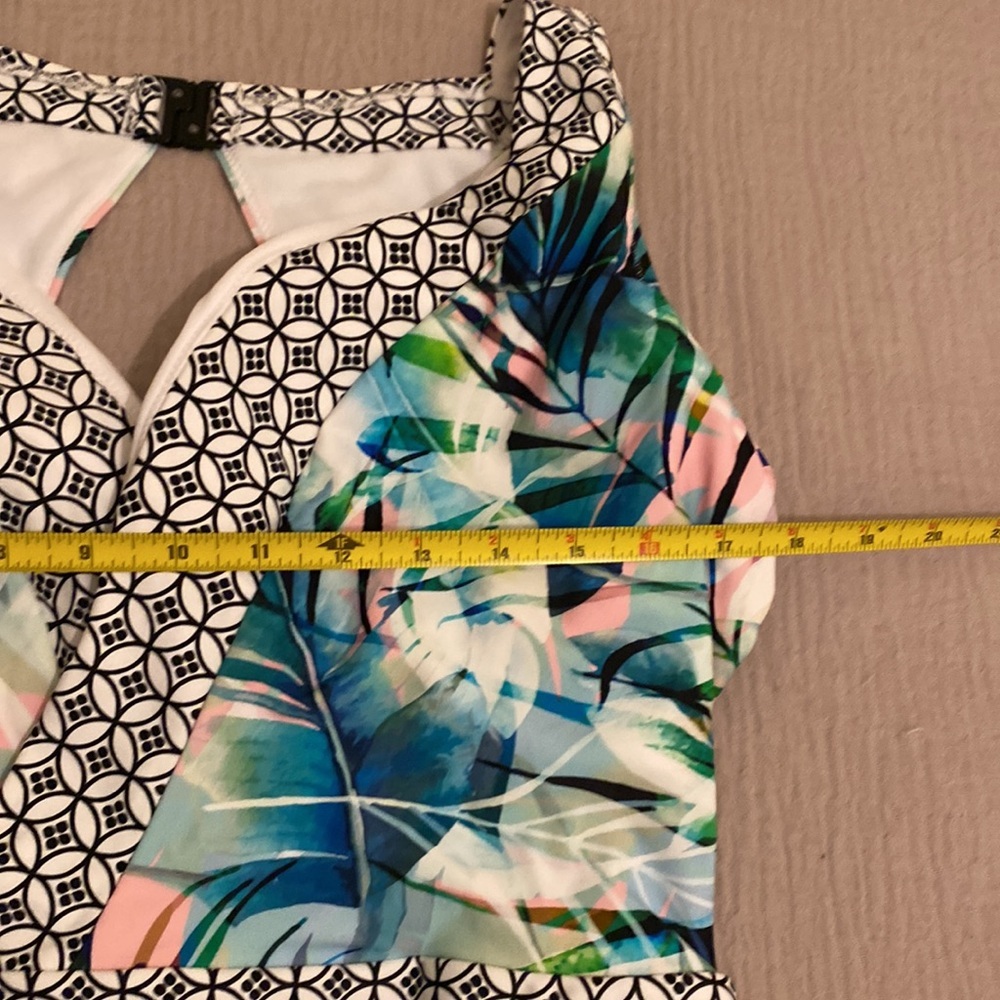 Swimsuits For All Black and White One-Piece. Size 16. New - Picture 4 of 8